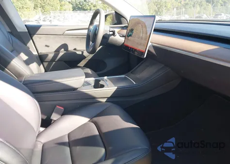 2022 Tesla Model Y Long Range Dual Motor All-Wheel Drive z USA, uszkodzony, nr VIN 7SAYGAEE8NF574463